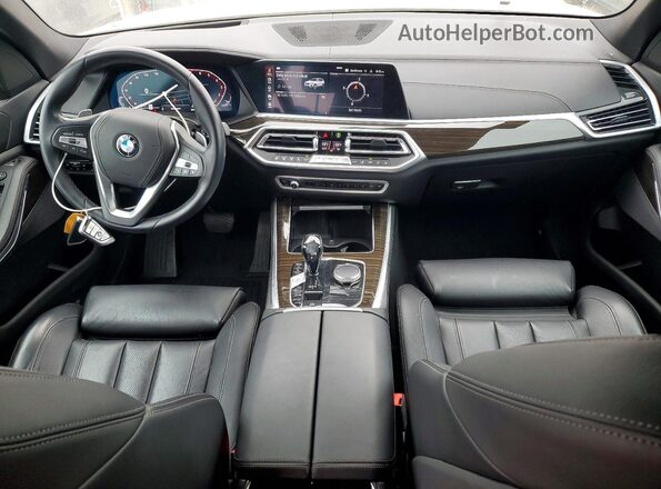 5UXCR4C08L9B99256 2020 BMW X5 White Vista del salpicadero