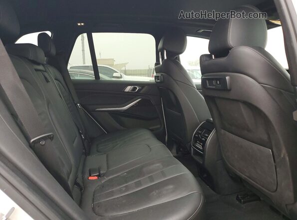 5UXCR4C08L9B99256 2020 BMW X5 White Vista interior trasera