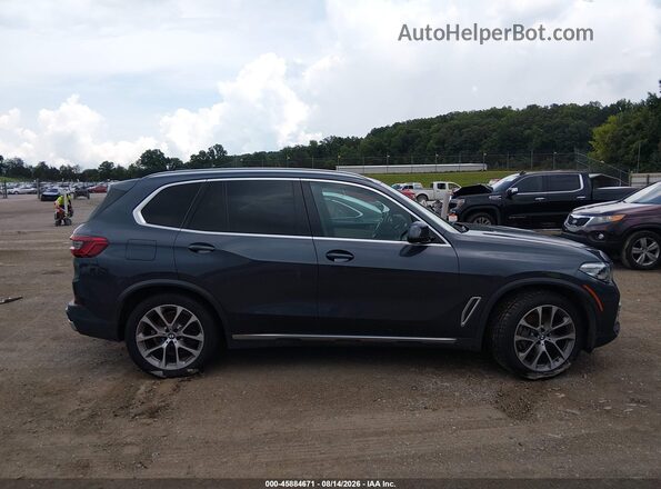 5UXCR4C08LLW63890 2020 BMW X5 Gray Vista interior trasera