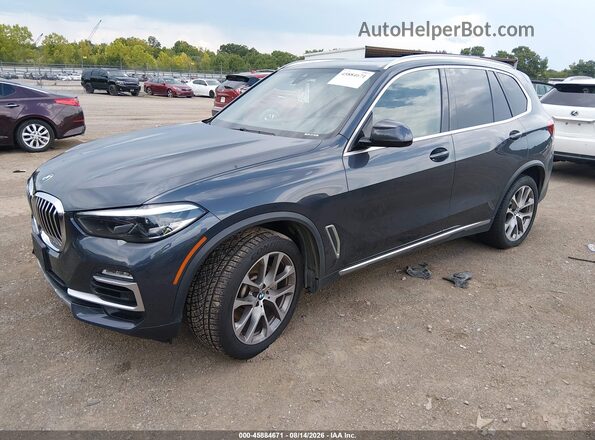 5UXCR4C08LLW63890 2020 BMW X5 Gray Vista tres cuartos delantera izquierda