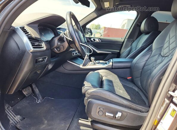 5UXCR6C00P9P95752 2023 BMW X5 Серый Вид салона спереди