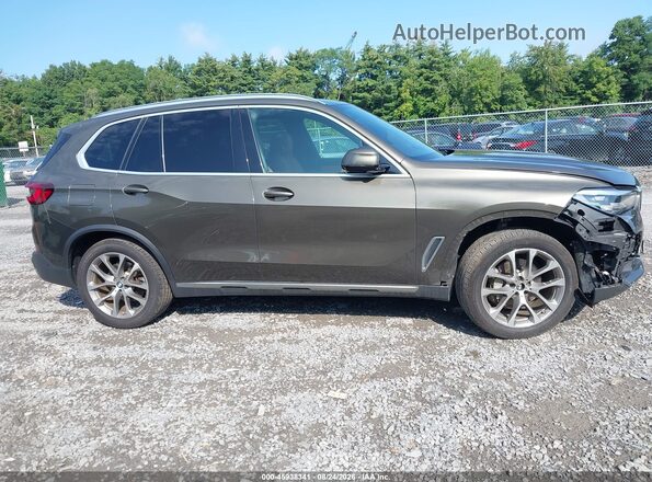 5UXCR6C01M9F58802 2021 BMW X5 Green Rear interior view