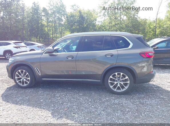 5UXCR6C01M9F58802 2021 BMW X5 Green 360 interior view