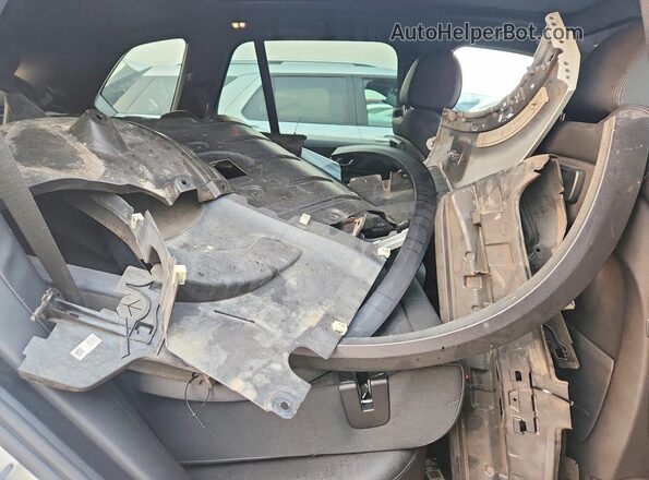 5UXCR6C01N9N21182 2022 BMW X5 White Հետևի նստատեղերի տեսք