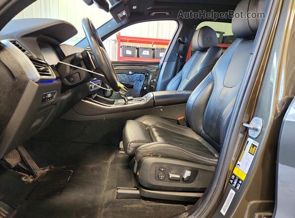 5UXCR6C02L9B78429 2020 BMW X5 Green Front interior view