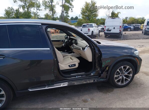 5UXCR6C04N9N19183 2022 BMW X5 Gray Widok z przodu