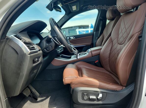 5UXCR6C05P9P34901 2023 BMW X5 White Front interior view