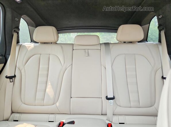 5UXCR6C08L9C70418 2020 BMW X5 Blue Widok tylnych siedzeń