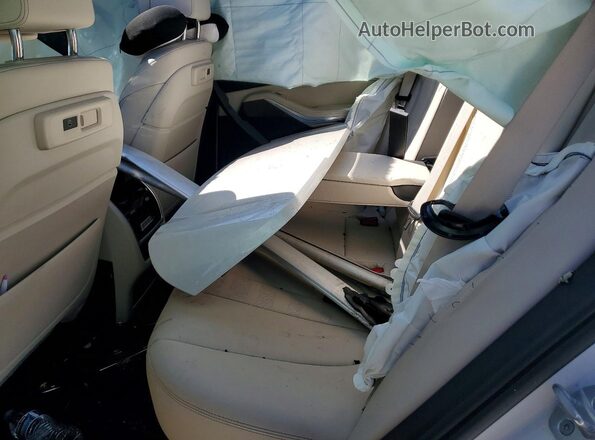 5UXCR6C08N9M53625 2022 BMW X5 White Rear seats view