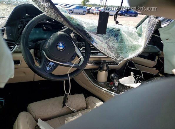 5UXCR6C08N9M53625 2022 BMW X5 White Dashboard view