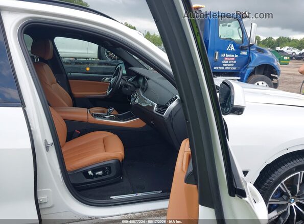 5UXCR6C09N9L28228 2022 BMW X5 White Widok wnętrza z przodu
