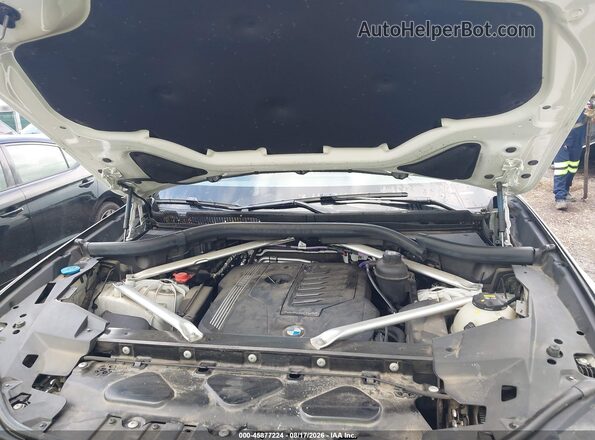 5UXCR6C09N9L28228 2022 BMW X5 White Widok z tyłu