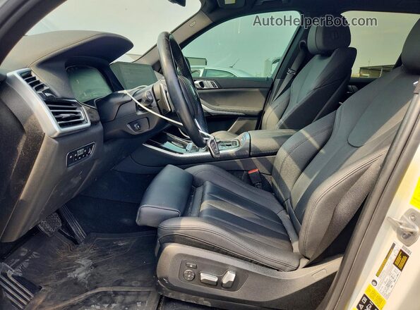 5UXCR6C0XLLL81522 2020 BMW X5 Белый Вид салона спереди