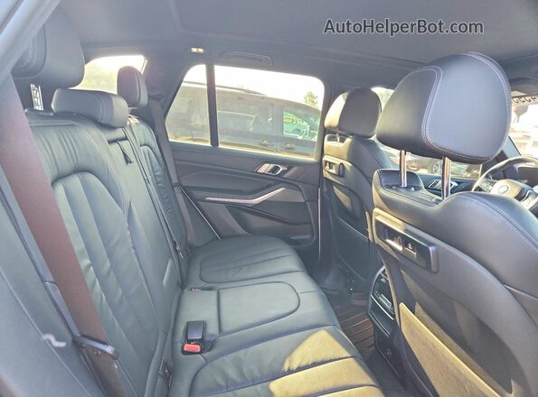 5UXCR6C52KLL36603 2019 BMW X5 White Widok wnętrza z tyłu