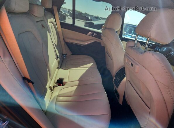 5UXCR6C55KLL06513 2019 BMW X5 Gray Vista interior trasera