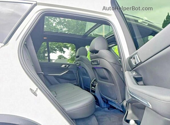 5UXCR6C55KLL61916 2019 BMW X5 White Vista trasera