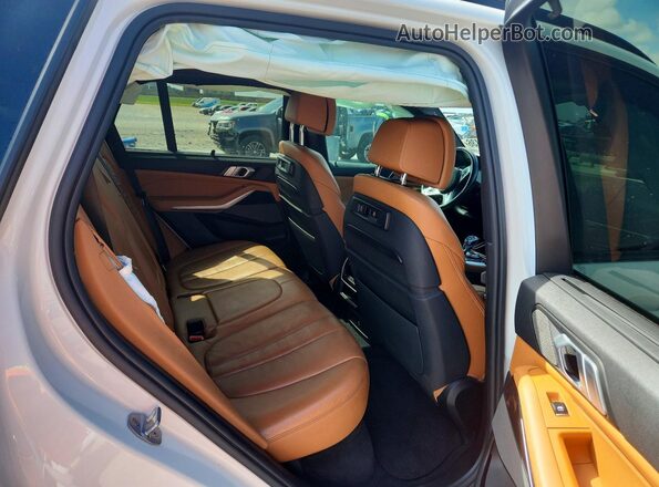 5UXCR6C58KLL12869 2019 BMW X5 White Vista de los asientos traseros
