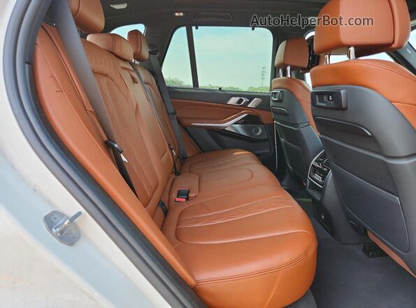 5UXCR6C58KLL25430 2019 BMW X5 White Widok wnętrza z tyłu
