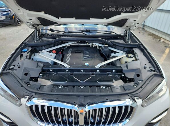 5UXCR6C5XKLB12207 2019 BMW X5 White Vista del compartimento del motor