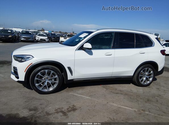 5UXCR6C5XKLL24957 2019 BMW X5 White 360 interior view
