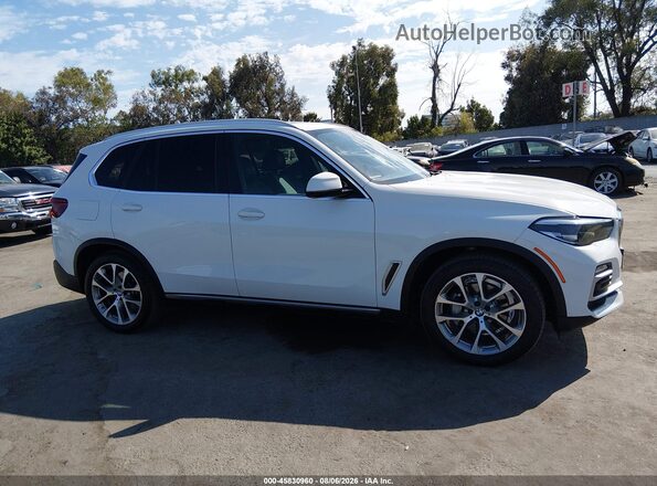 5UXCR6C5XKLL24957 2019 BMW X5 White Rear interior view