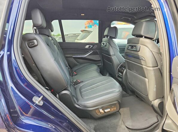 5UXCW2C00M9G33782 2021 BMW X7 Blue Rear interior view