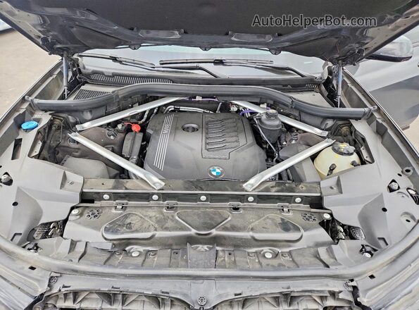 5UXCW2C00M9H88302 2021 BMW X7 Gray Engine compartment view