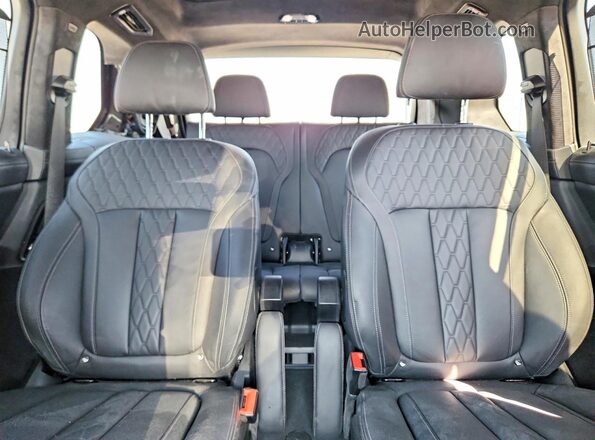 5UXCW2C01M9F60115 2021 BMW X7 Black Հետևի նստատեղերի տեսք