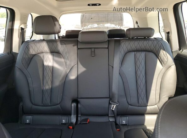 5UXCW2C02N9J14750 2022 BMW X7 Black Rear seats view
