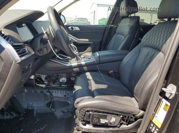 5UXCW2C02N9J14750 2022 BMW X7 Black Front interior view