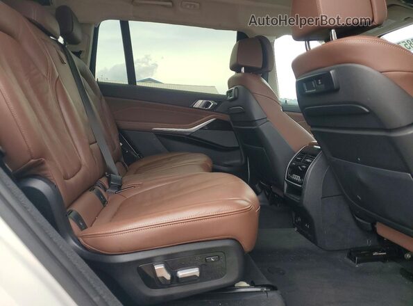 5UXCW2C03L9B73595 2020 BMW X7 White Widok wnętrza z tyłu