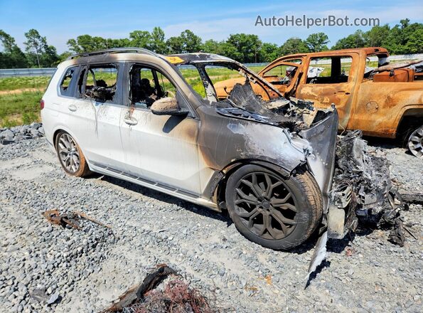 5UXCW2C03M9F25334 2021 BMW X7 White Przód prawy