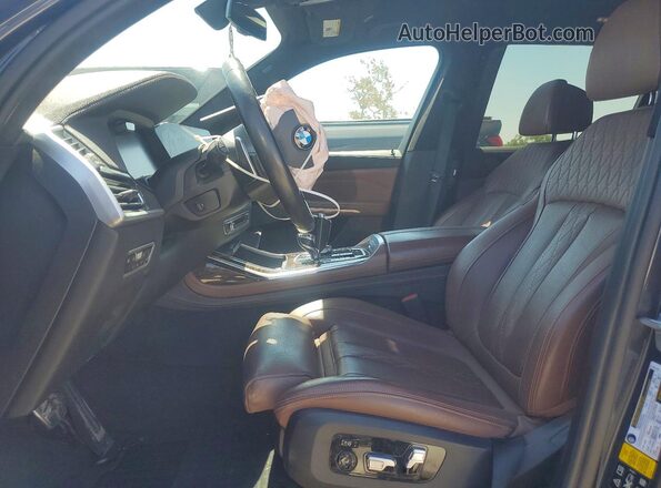 5UXCW2C06M9E19606 2021 BMW X7 Charcoal Widok wnętrza z przodu