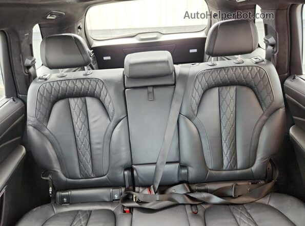5UXCW2C06M9F55279 2021 BMW X7 White Вид задніх сидінь