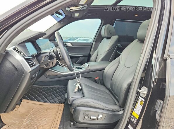 5UXCW2C06N9J48948 2022 BMW X7 Black Widok wnętrza z przodu