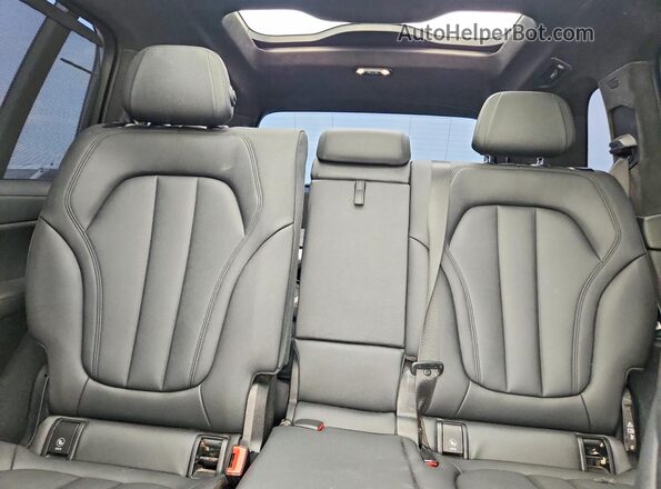 5UXCW2C06N9J48948 2022 BMW X7 Black Widok tylnych siedzeń