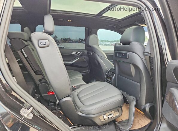 5UXCW2C06N9J48948 2022 BMW X7 Black Widok wnętrza z tyłu