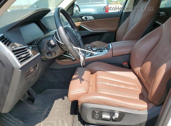 5UXCW2C07M9E24720 2021 BMW X7 White Սալոնի դիմացի տեսք