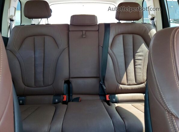 5UXCW2C07M9E24720 2021 BMW X7 White Հետևի նստատեղերի տեսք