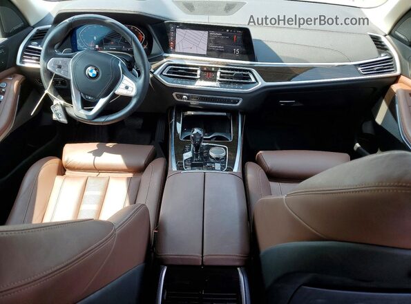 5UXCW2C07M9E24720 2021 BMW X7 White Առջևի վահանակի տեսք