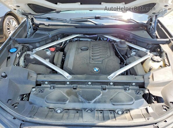 5UXCW2C07M9E24720 2021 BMW X7 White Շարժիչի բաժամունքի տեսք