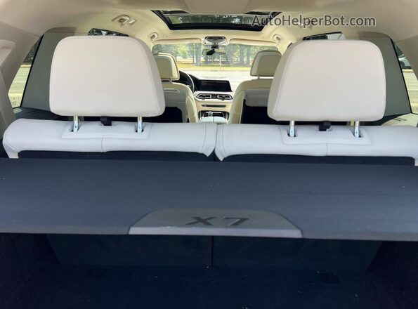 5UXCW2C07N9N12908 2022 BMW X7 White ხელსაწყოთა პანელის ხედი
