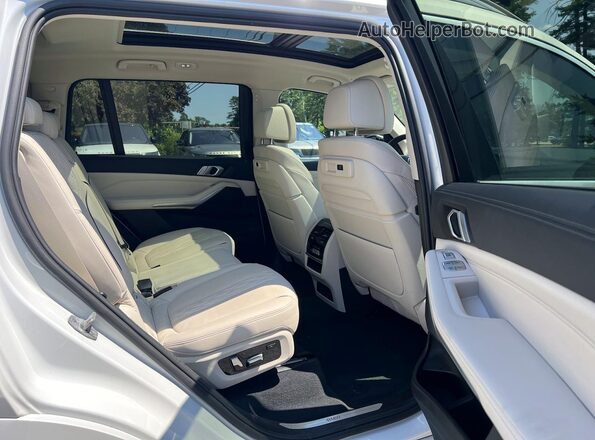5UXCW2C07N9N12908 2022 BMW X7 White უკანა ხედი