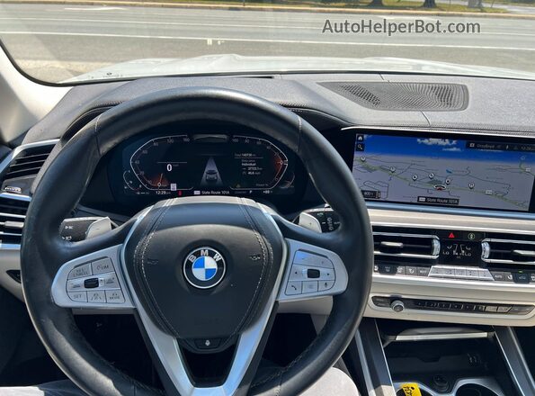 5UXCW2C07N9N12908 2022 BMW X7 White წინა სალონის ხედი