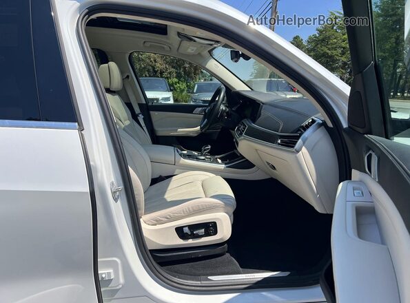 5UXCW2C07N9N12908 2022 BMW X7 White წინა ხედი