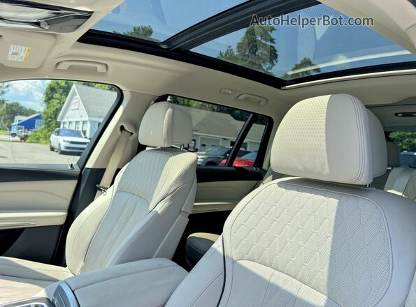 5UXCW2C07N9N12908 2022 BMW X7 White უკანა სალონის ხედი