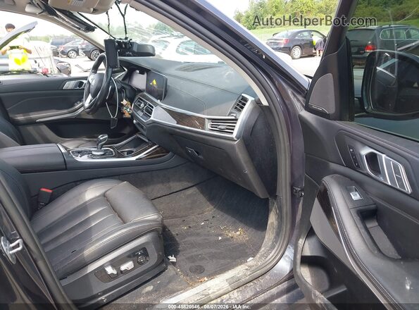 5UXCW2C08L9B32167 2020 BMW X7 Серый Вид салона спереди