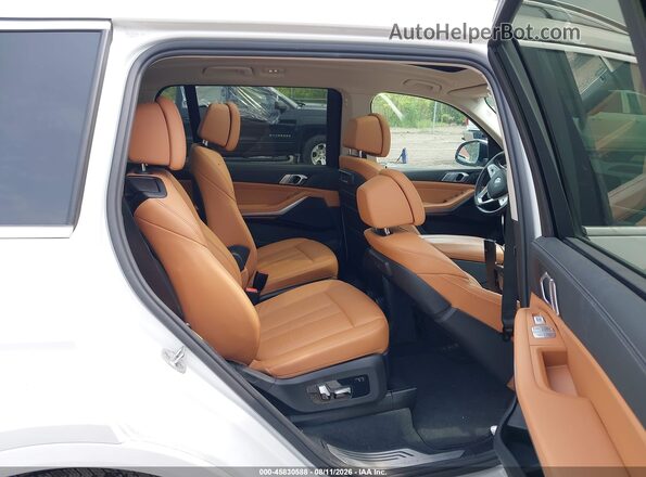 5UXCW2C08M9H93229 2021 BMW X7 White Вид наклейки з VIN-кодом