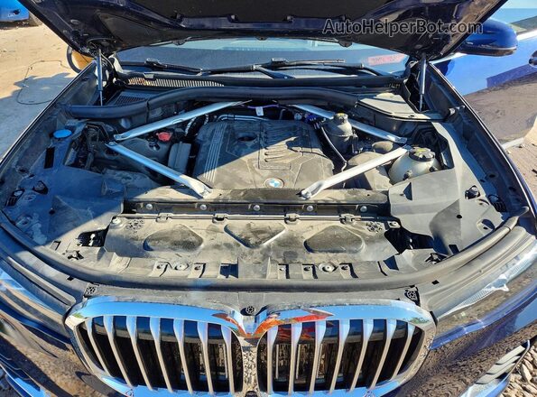 5UXCW2C08N9L24785 2022 BMW X7 Blue Rear interior view