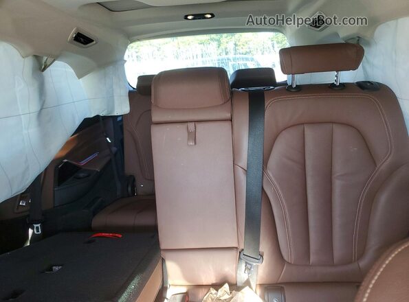 5UXCW2C08N9N03022 2022 BMW X7 Gray Հետևի նստատեղերի տեսք